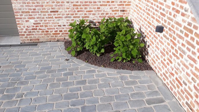 Bestrating in tuin Dworp, Vlaams-Brabant