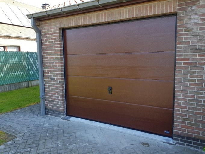 Garagepoorten Zwevezele (Wingene), West-Vlaanderen