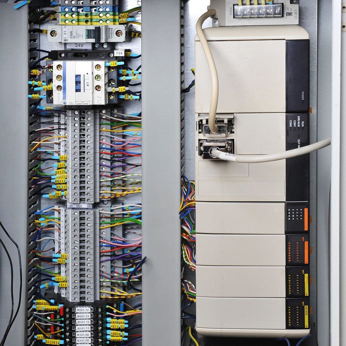 Klussenbedrijven, Elektriciens - Installateurs, Verlichting, Mancave, Rustieke schrijnwerken, Kluswerk en Klusbedrijf in Halle, Vlaams-Brabant.