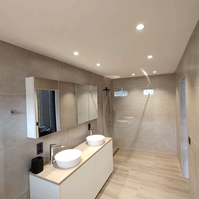 Plaatsen van akoestische spanplafonds Izegem, West-Vlaanderen