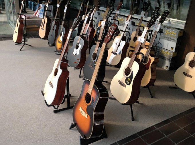 Onderhoud en herstellingen van gitaren Beringen (Paal), Limburg