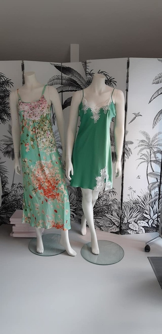 Zijden nachtkleding Brugge, West-Vlaanderen